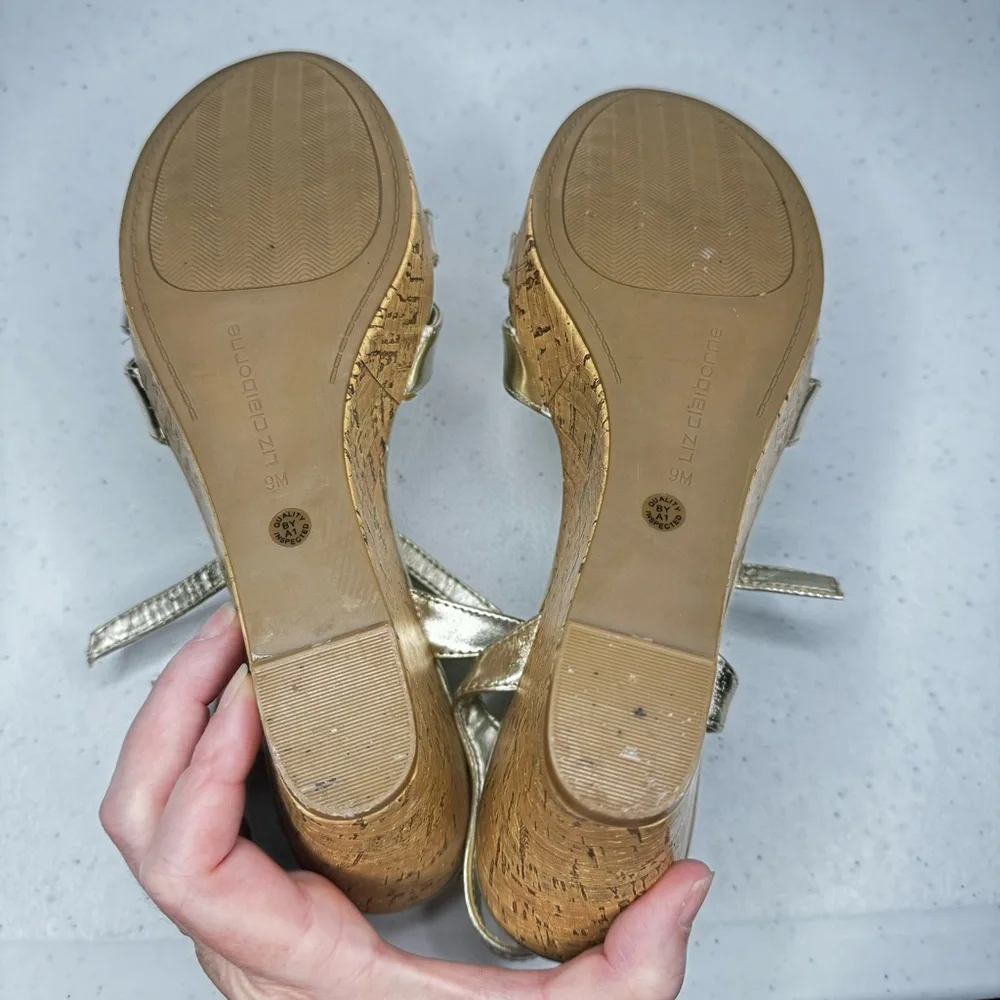 Liz Claiborne Kattie Metallic Gold Platform Cork Wedge Sandals Gold Medallion 9M